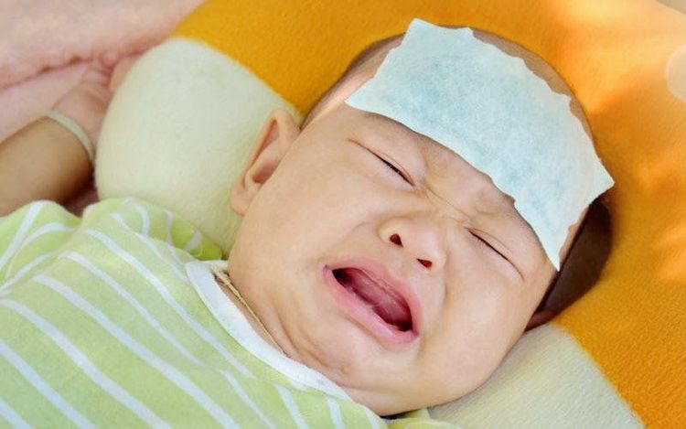 Bù nước, điện giải cho trẻ khi sốt, tiêu chảy, nôn nhiều, mất nước nhẹ và vừa