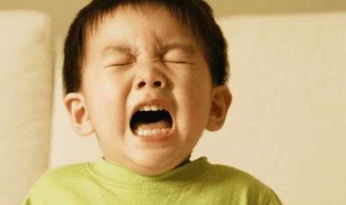 Trẻ bị ho, sổ mũi, hắt hơi trong thời gian dài có phải biểu hiện hen phế quản?