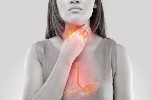 Người bệnh trào ngược dạ dày thực quản có thể cảm thấy khó thở do acid trào ngược