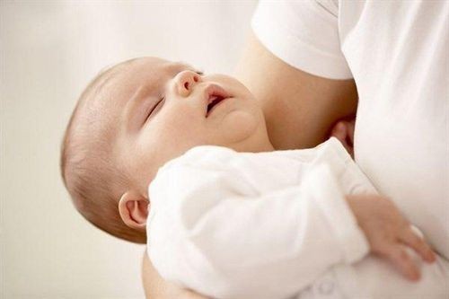 Bé ho nhiều có cần dùng kháng sinh như Augmentin không?