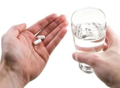 Không tự ý ngừng kháng sinh giữa chừng để tránh kháng thuốc