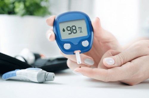 Người bệnh đái tháo đường cần chủ động kiểm soát đường huyết